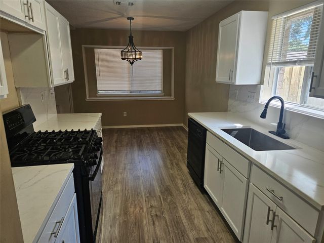 10913 Mulberry Court, La Porte, TX 77571