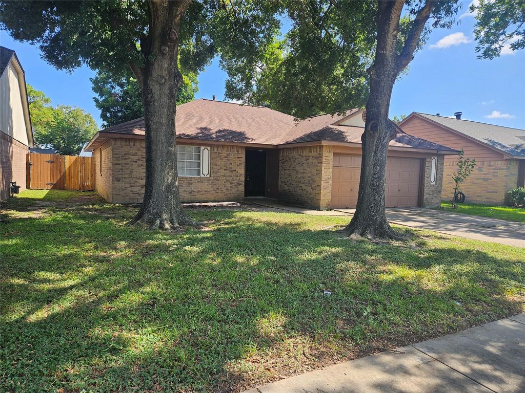 10913 Mulberry Court, La Porte, TX 77571
