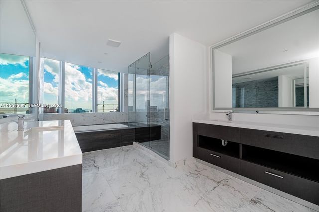 851 NE 1st Ave 4911, Miami, FL 33132