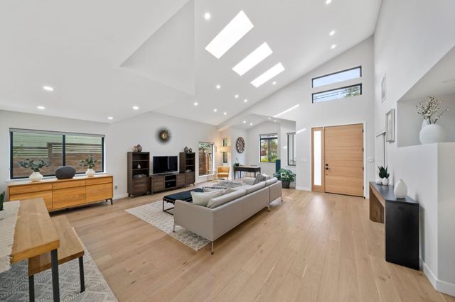 754 Cordilleras Avenue, San Carlos, CA 94070