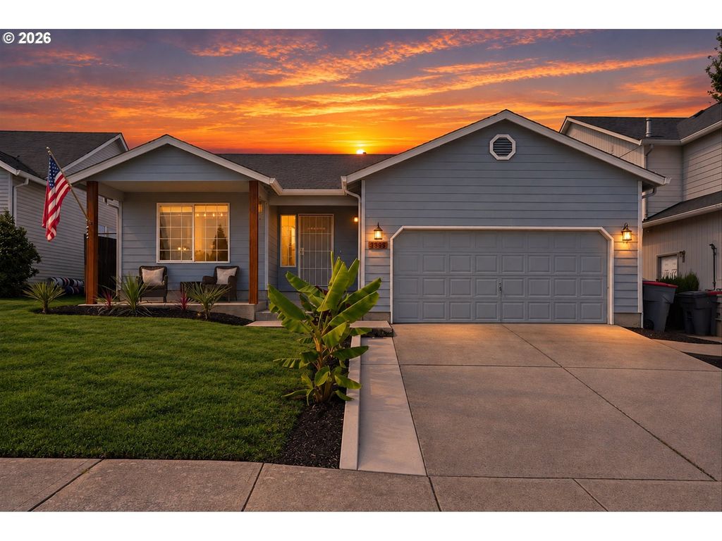 Image 1 of property listing at 1361 GLENWOOD Ct, Lafayette, OR 97127