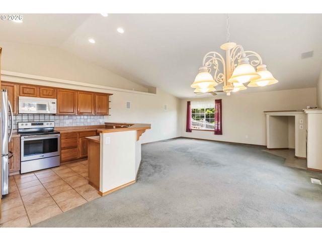 912 EDINBURGH Ct, Kelso, WA 98626