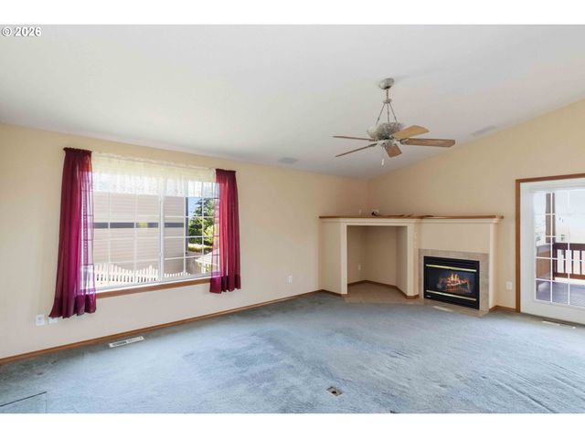 912 EDINBURGH Ct, Kelso, WA 98626