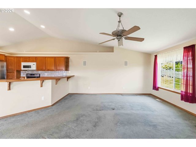 912 EDINBURGH Ct, Kelso, WA 98626