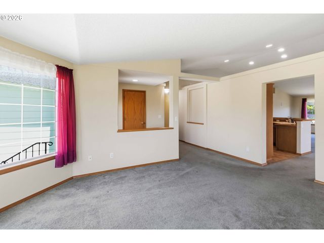 912 EDINBURGH Ct, Kelso, WA 98626