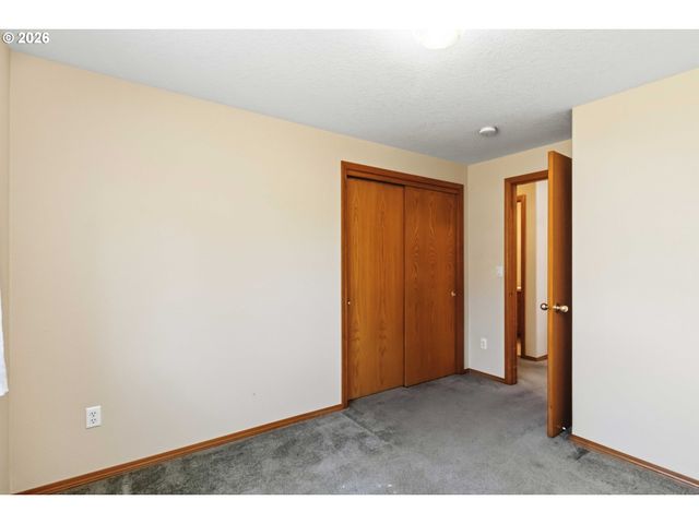 912 EDINBURGH Ct, Kelso, WA 98626