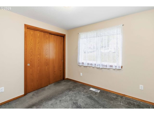 912 EDINBURGH Ct, Kelso, WA 98626