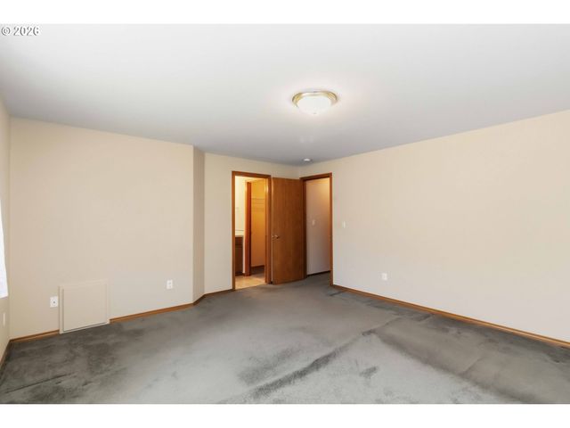 912 EDINBURGH Ct, Kelso, WA 98626