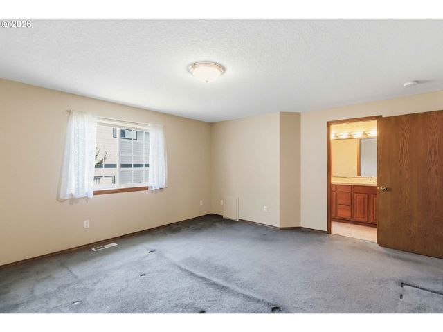 912 EDINBURGH Ct, Kelso, WA 98626