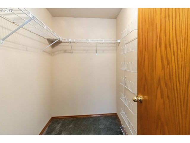 912 EDINBURGH Ct, Kelso, WA 98626