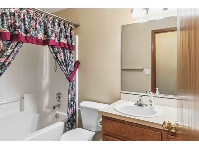 912 EDINBURGH Ct, Kelso, WA 98626