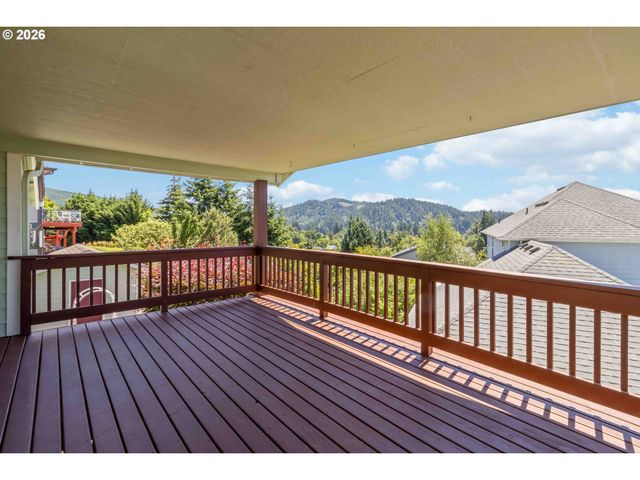 912 EDINBURGH Ct, Kelso, WA 98626