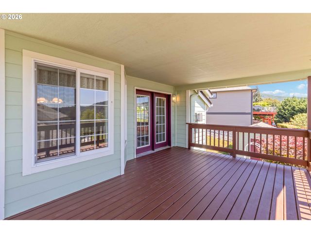 912 EDINBURGH Ct, Kelso, WA 98626