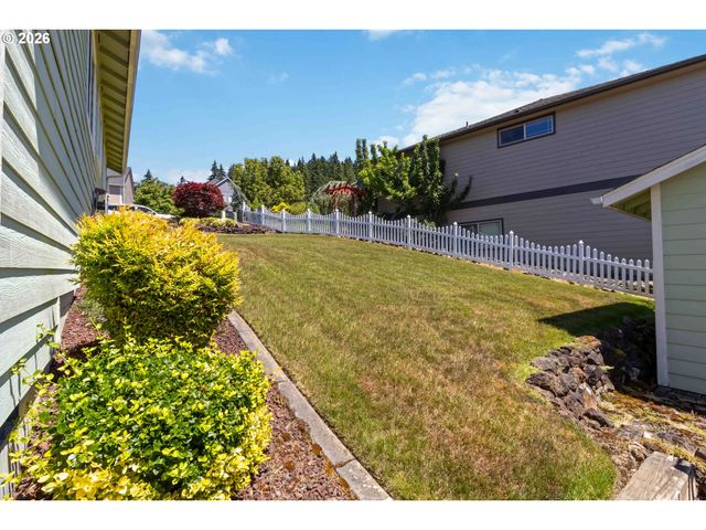 912 EDINBURGH Ct, Kelso, WA 98626