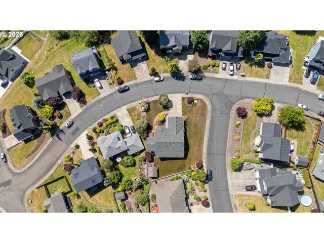 912 EDINBURGH Ct, Kelso, WA 98626
