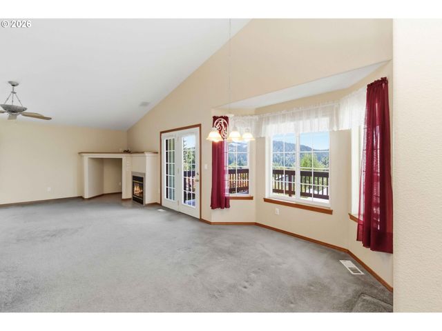 912 EDINBURGH Ct, Kelso, WA 98626