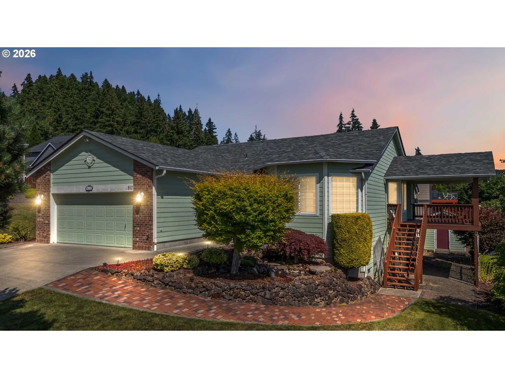 912 EDINBURGH Ct, Kelso, WA 98626