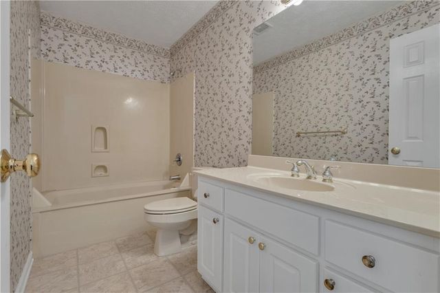 12328 Edgewater Drive, Hampton, GA 30228