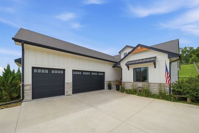 10400 Hidden Valley Drive, Johnston, IA 50131