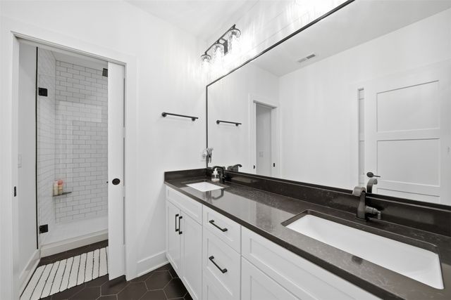 10400 Hidden Valley Drive, Johnston, IA 50131