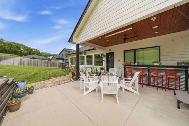 10400 Hidden Valley Drive, Johnston, IA 50131