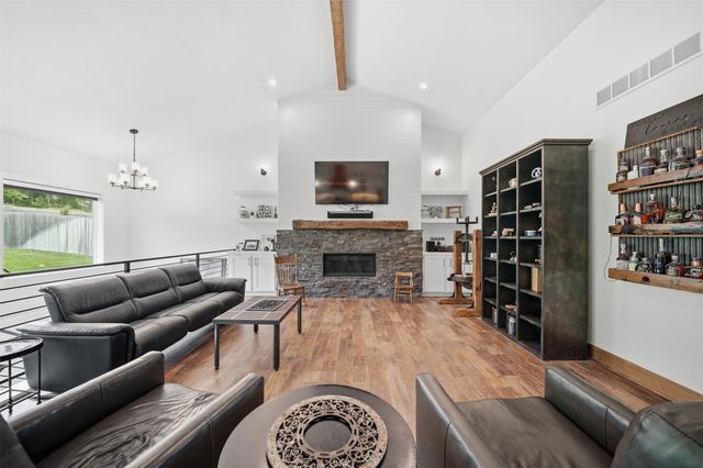 10400 Hidden Valley Drive, Johnston, IA 50131