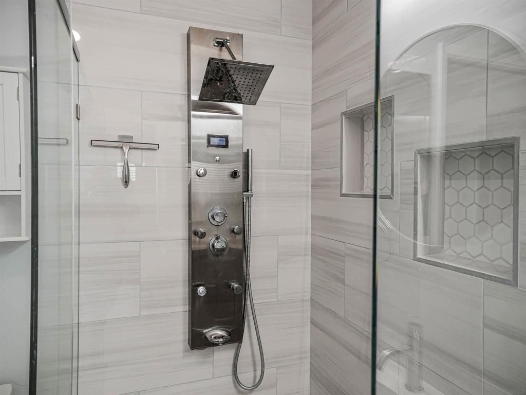 Image 36 of property listing at 3021 3023 Sterne, San Diego, CA 92106