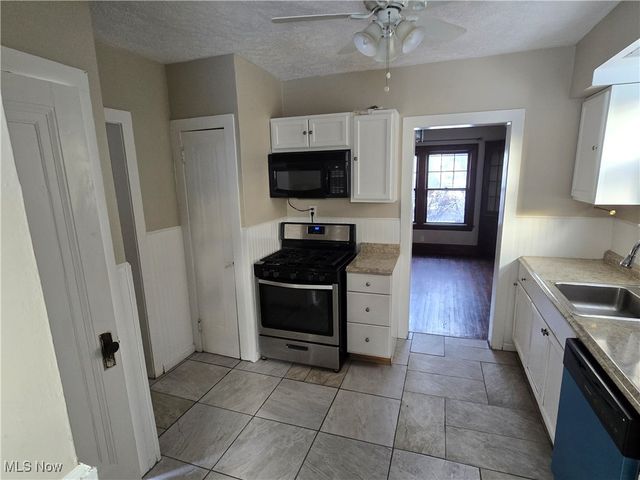 2048 Rossmoor Road, Cleveland Heights, OH 44118