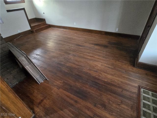 2048 Rossmoor Road, Cleveland Heights, OH 44118