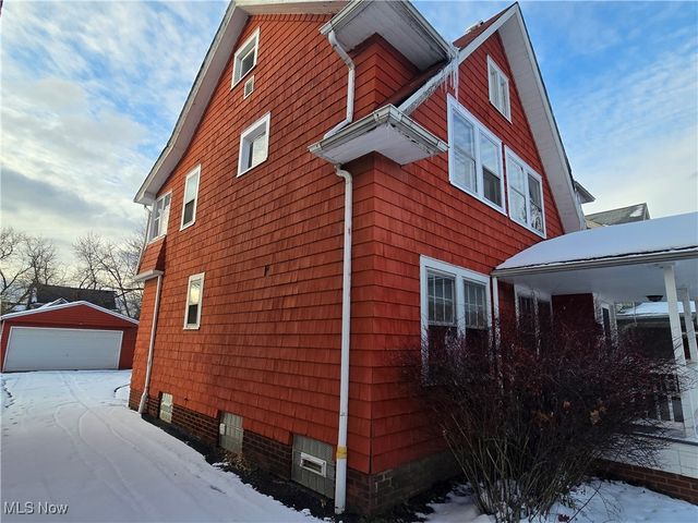 2048 Rossmoor Road, Cleveland Heights, OH 44118