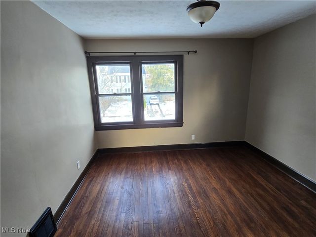 2048 Rossmoor Road, Cleveland Heights, OH 44118