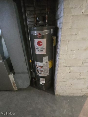 2048 Rossmoor Road, Cleveland Heights, OH 44118