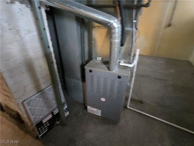 2048 Rossmoor Road, Cleveland Heights, OH 44118