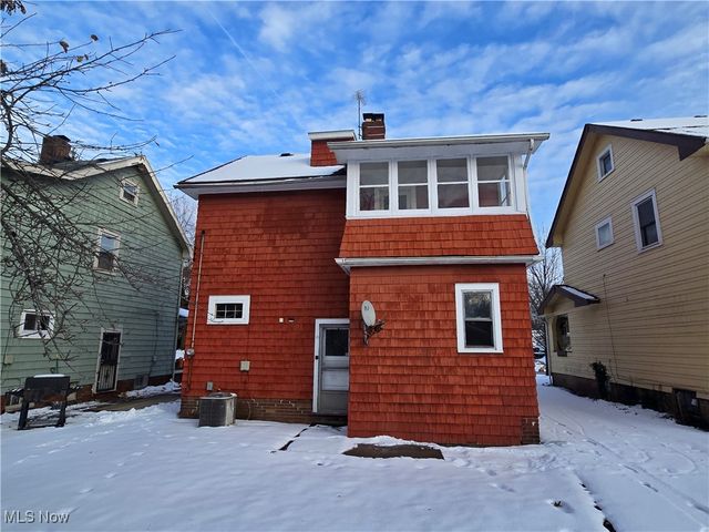 2048 Rossmoor Road, Cleveland Heights, OH 44118