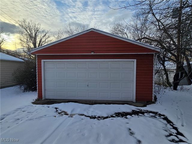 2048 Rossmoor Road, Cleveland Heights, OH 44118