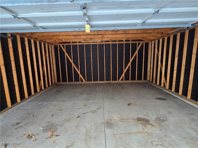 2048 Rossmoor Road, Cleveland Heights, OH 44118