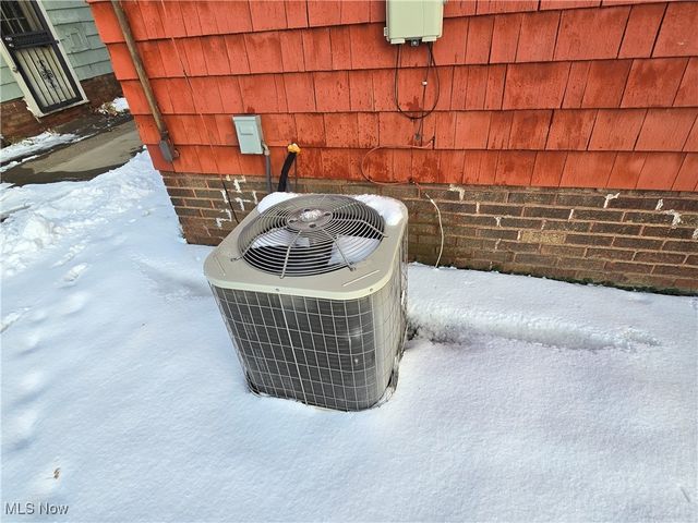 2048 Rossmoor Road, Cleveland Heights, OH 44118