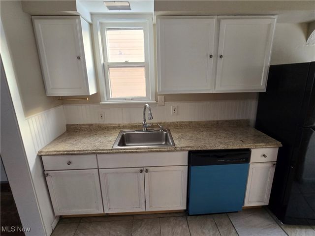 2048 Rossmoor Road, Cleveland Heights, OH 44118