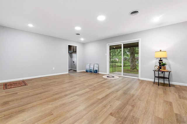 513 E Devon Avenue, Sherwood, AR 72120