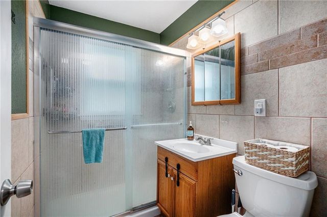 6131 Longwood Avenue, Kansas City, KS 66104