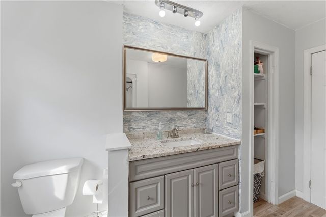 84 North View Avenue, Cranston, RI 02920