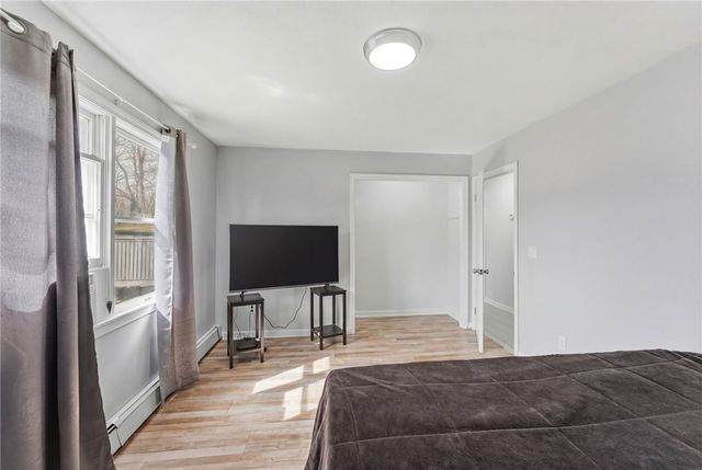 84 North View Avenue, Cranston, RI 02920