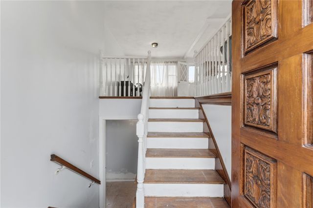 84 North View Avenue, Cranston, RI 02920