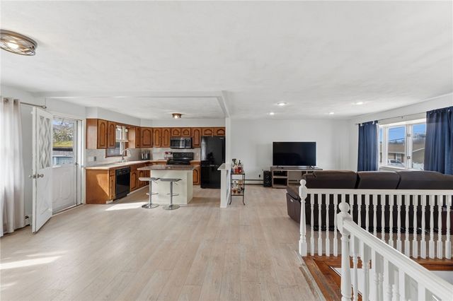 84 North View Avenue, Cranston, RI 02920