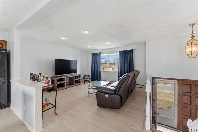 84 North View Avenue, Cranston, RI 02920