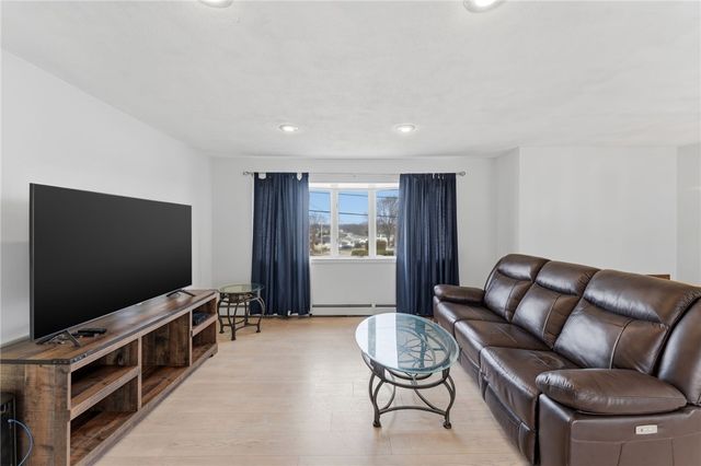 84 North View Avenue, Cranston, RI 02920