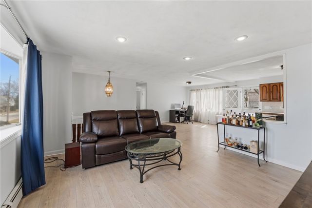 84 North View Avenue, Cranston, RI 02920