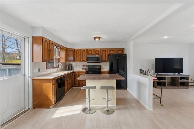 84 North View Avenue, Cranston, RI 02920