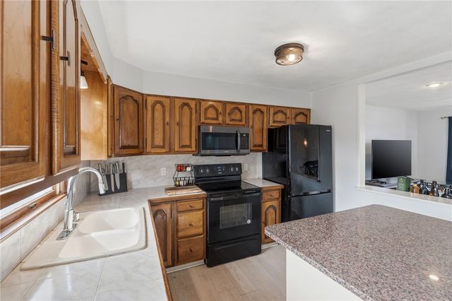 84 North View Avenue, Cranston, RI 02920