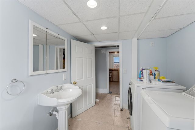 84 North View Avenue, Cranston, RI 02920